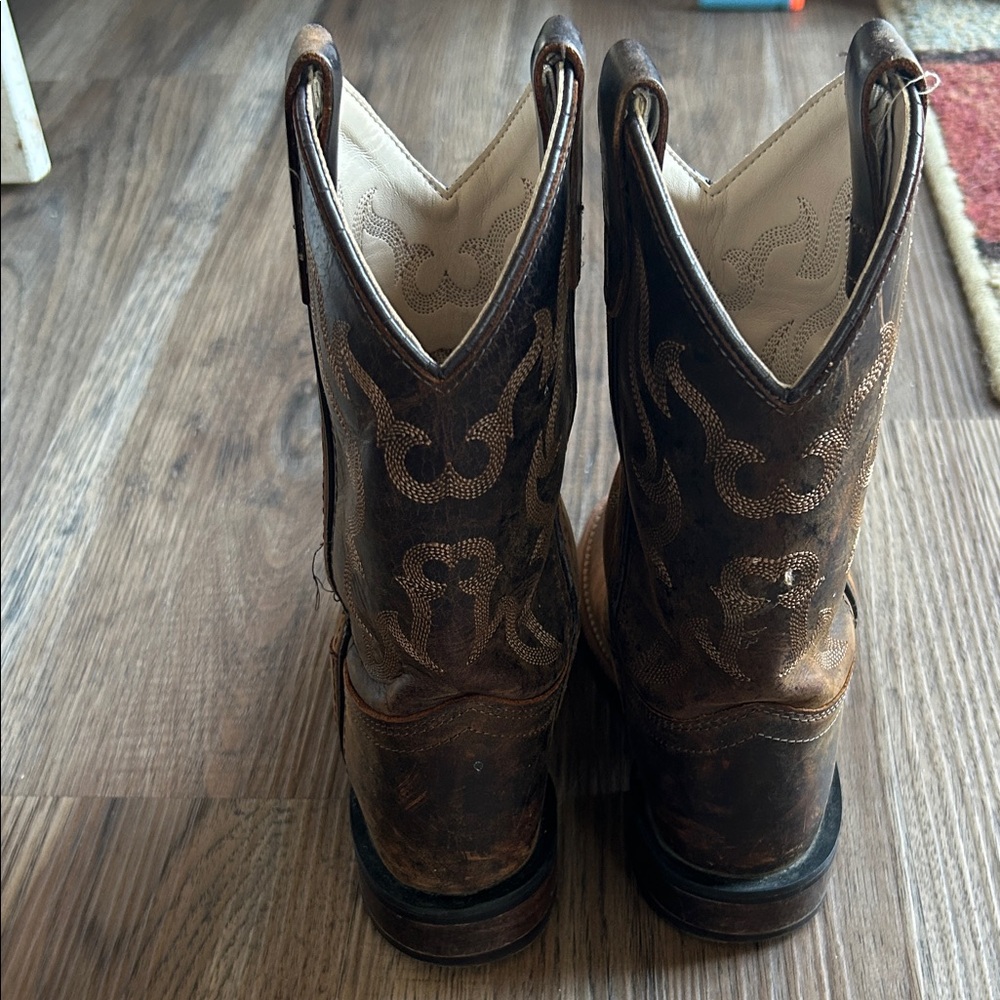 Old West Distressed Brown Cowboy Boots - Picture 4 of 6